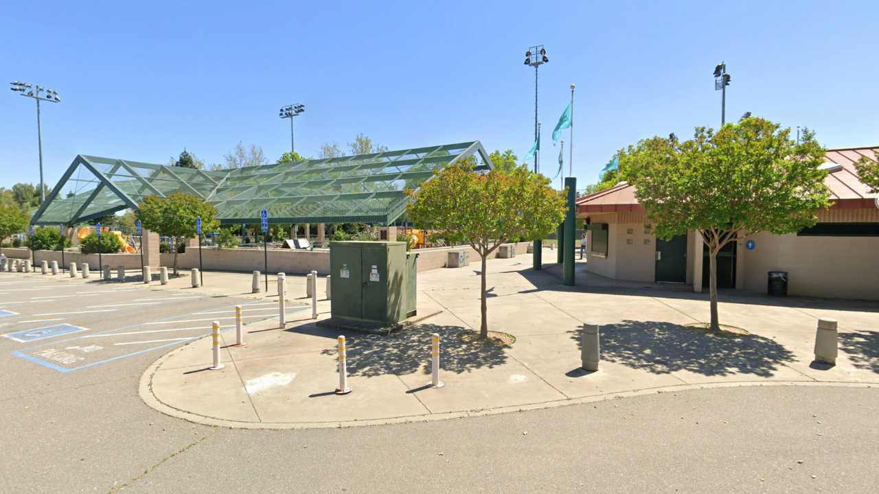 Entrance to Playfields Park Davis CA